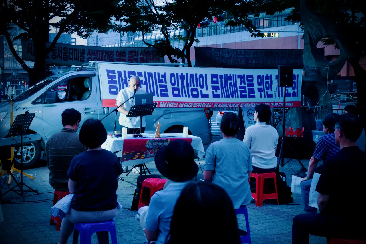첫 만남과 현장 방문의 순간